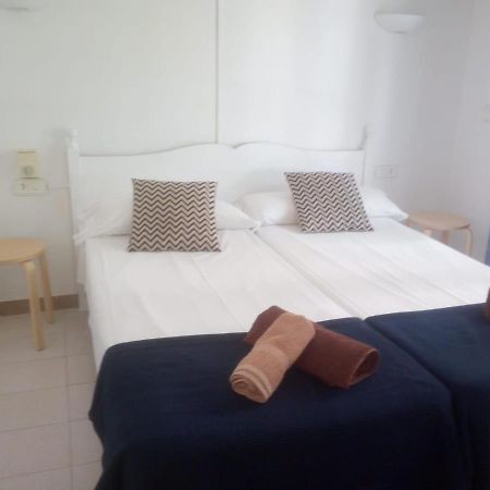 Apartamentos Playa Park Brisas Son Xoriguer カラン・ボッシュ エクステリア 写真