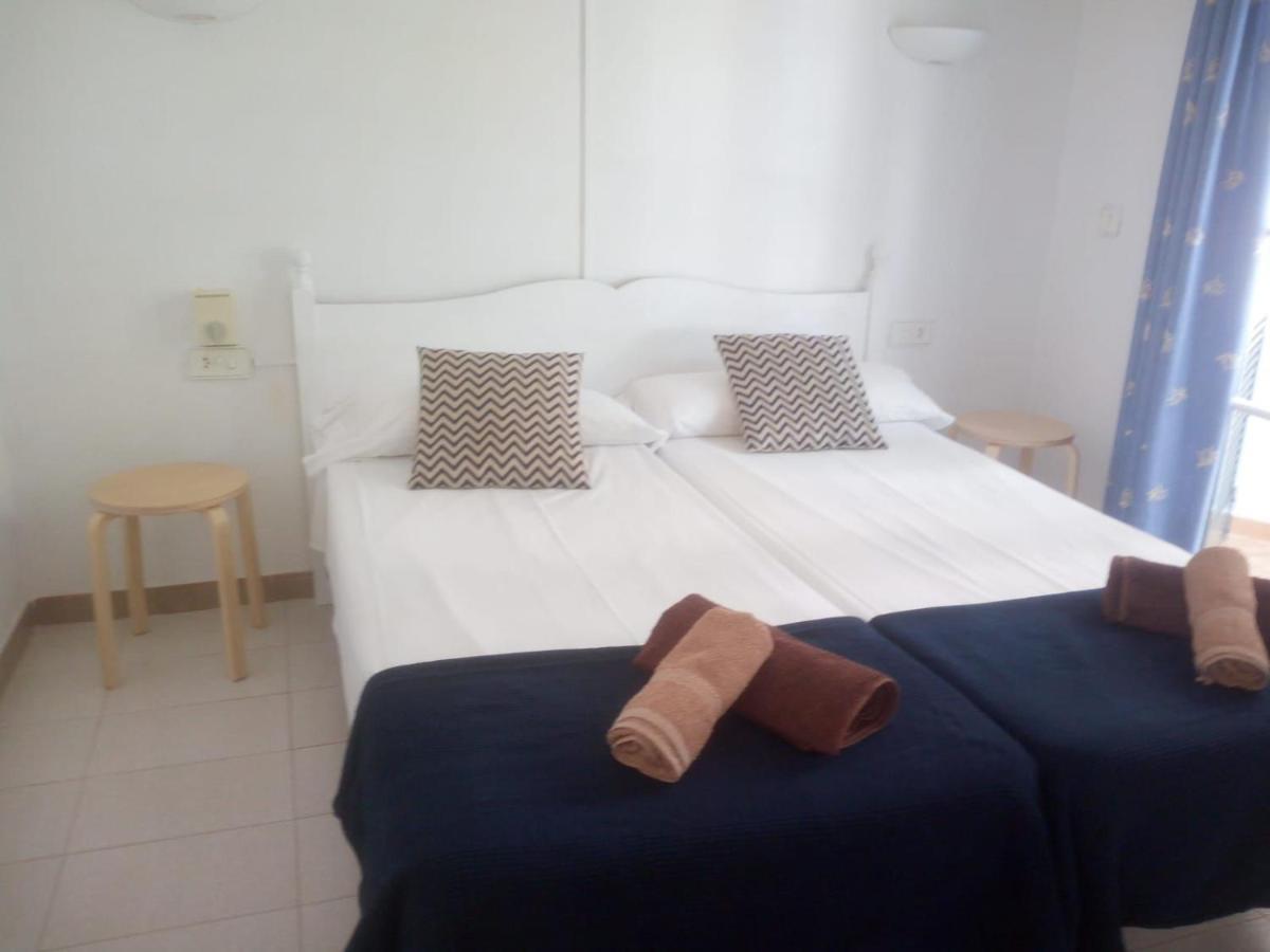 Apartamentos Playa Park Brisas Son Xoriguer カラン・ボッシュ エクステリア 写真